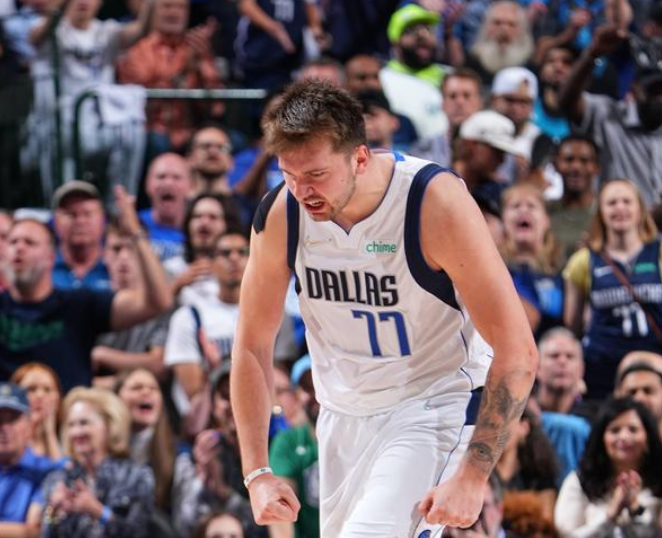 FPX带队取胜!,德罗巴重要时刻最后时刻胜出引发球迷热议 FPX带队取胜!,德罗巴重要时刻最后时刻胜出引发球迷热议