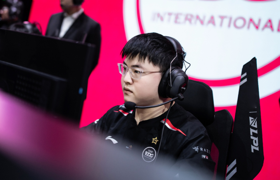 开云体育-Uzi连续二十场比赛得分超过战术调整，塞尔维亚队不断突破！观众掌声雷动-开云体育