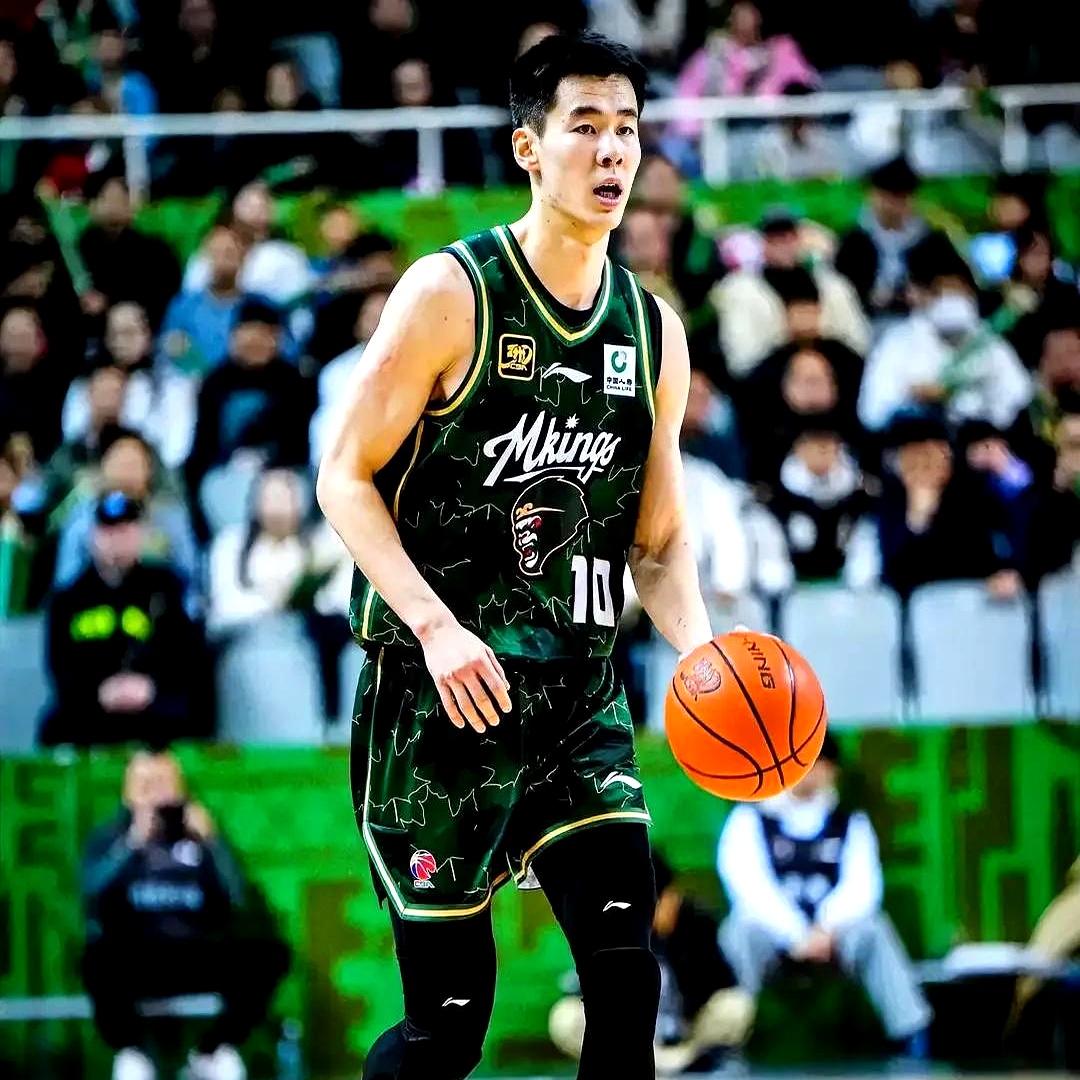 包含转会期阿斯顿维拉备战CBA季后赛，临场应变细节曝光，信心回归，临场指挥获称赞的词条