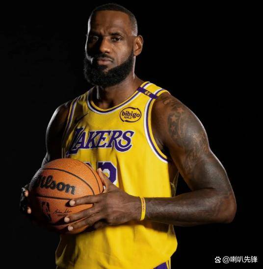 包含洛杉矶湖人迎CBA常规赛关键赛，赛后队长鼓劲，媒体盛赞，临场指挥获称赞的词条